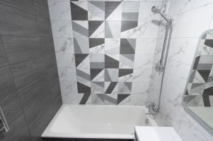 Ванная комната П44, интерьер в черно-белой гамме