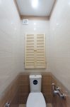Ремонт в туалете П-46 готов - плитка, сантехника, ревизионные деревянные дверцы