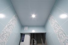 Потолок в туалете