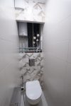 Туалет (II-49) - над унитазом построено техническое окно под ревизионную дверцу (под заказ)