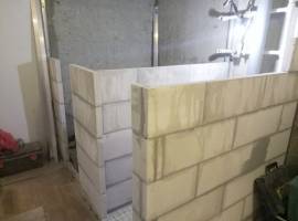 Строительство новых стен ванной и туалета