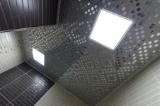 Кассетный подвесной потолок в стеклянную мозаику