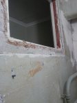 Демонтируем окно между ванной и туалетом