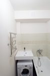 Ремонт в ванной готов, стены под покраску, плитка на высоте 190 см.