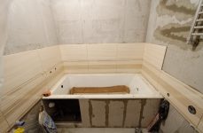 Укладка настенной плитки в ванной