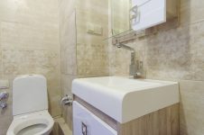 Интерьер ванной комнаты с бежевой плиткой La Platera Minimal (Испания)