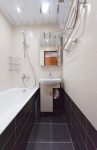 Черно-белая ванная комната, ремонт завершен