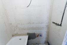 Черновые работы в ванной комнате - штукатурка, трубы, электрика