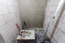 Новые боковые стены в ванной комнате