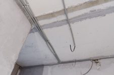 Электропроводка на освещение по потолку