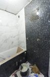 Черная мозаика в ванной комнате