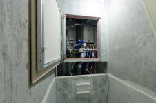 Установлен люк-невидимка в туалете
