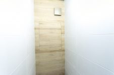 Белая плитка Laparet 30x60 Tabu - в туалете