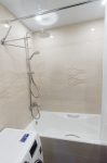 Конец ремонта, бежевая ванная комната 170x170, плитка Belani Eliz 50х20