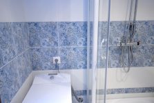 Красивая плитка в ванной комнате Дамаско фабрика Азори