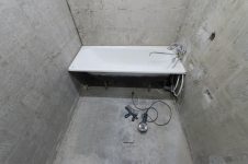 Демонтажные работы в ванной - зачистка стен