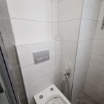 Облицовка плиткой инсталляции и сантех/шкафа