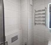 Сантехнический шкаф, водяной полотенцесушитель