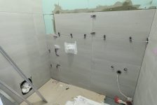 Укладка настенной плитки в туалете