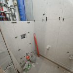 Работа с плиткой KERAMA MARAZZI Риккарди в туалете