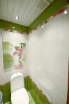Туалет, зеленая и белая плитка с бордюрами, Hipnotic Novogres Испания