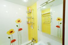 Желто-белая плитка в ванной Моноколор Маки