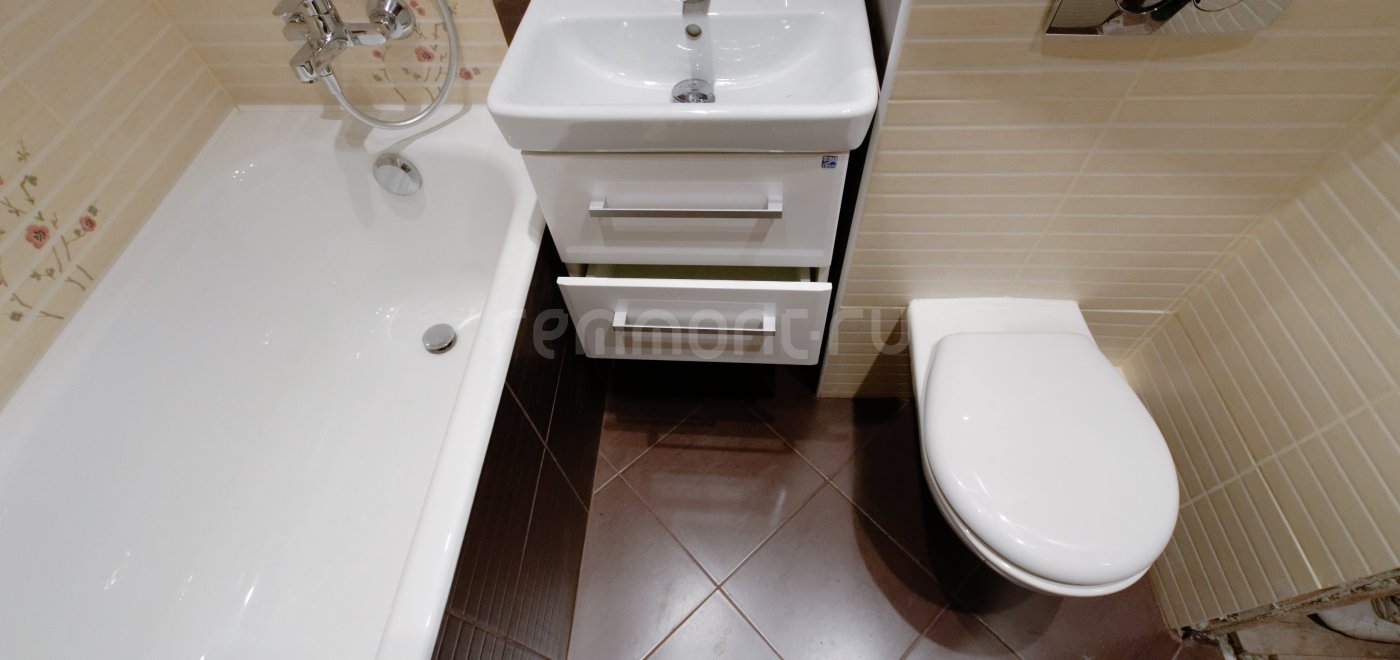 Ремонт ванной комнаты Фиджи в обычной хрущевке (размером 1,5 х 1,8)