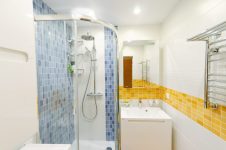 Ремонт в ванной комнате 170x170, в плитке Marazzi Espana Minimal, три цвета