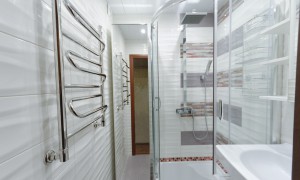 Раздельный санузел (ремонт ванной и туалета) в белой плитке Волна