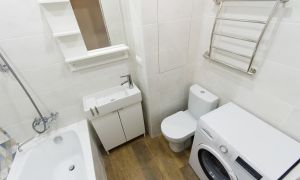 Совмещение ванной и туалета в доме серии II-49