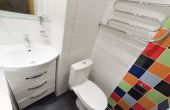Белая ванная комната (ремонт в однушке), белая плитка 20х20