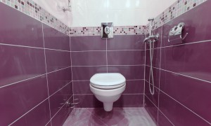 Ремонт фиолетовой ванной комнаты 4м2