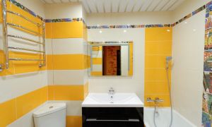 Ремонт желтой ванной комнаты 2,1 х 1,7 в однокомнатной квартире П-44т